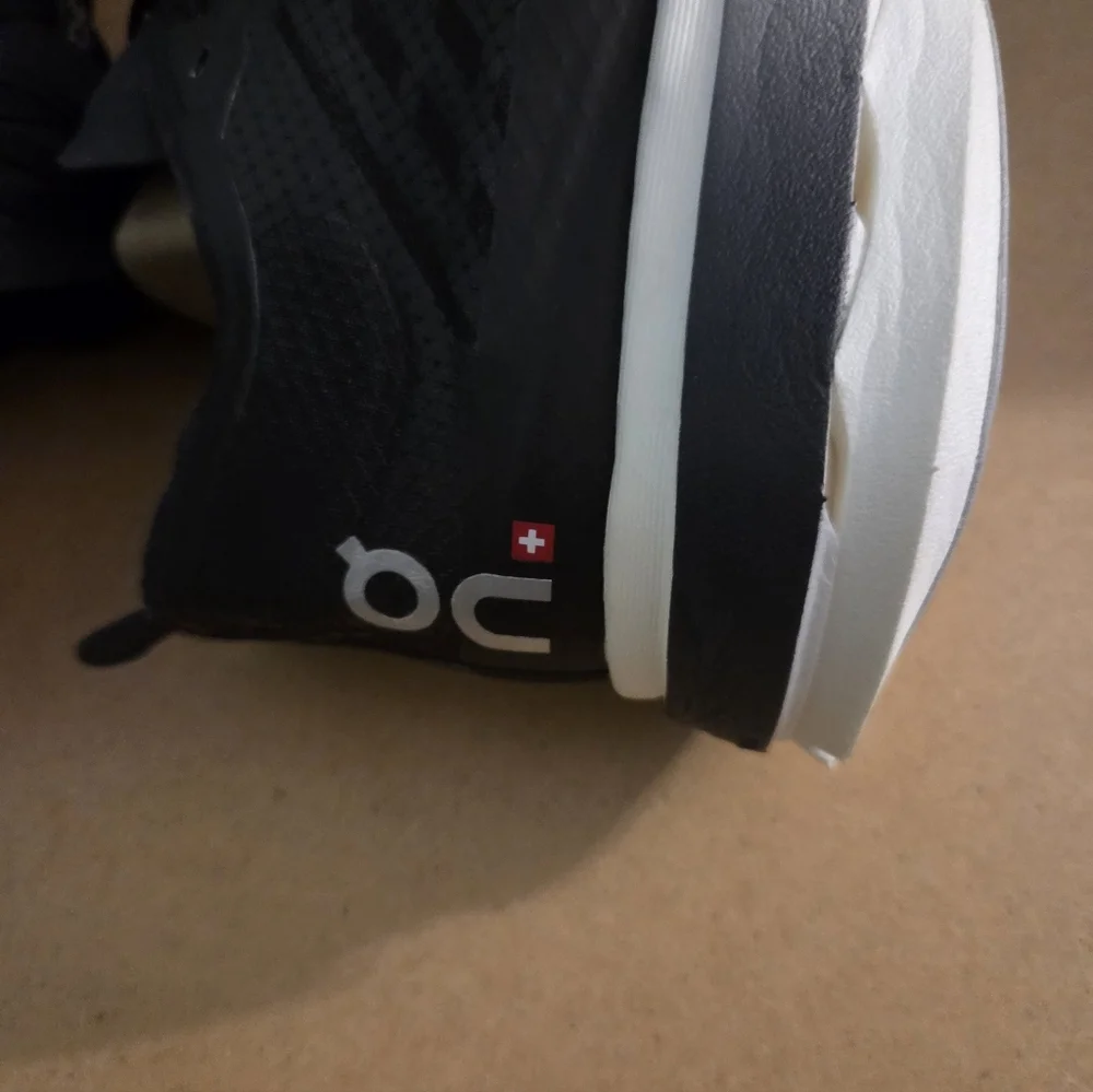 On Running Sneakers Cloudboom Strike 7.5 Women - Picture 6 of 13